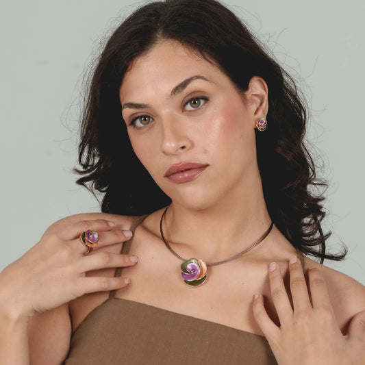 Colier cu cabluri de oțel și pandantiv pictat manual