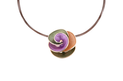 Colier cu cabluri de oțel și pandantiv pictat manual