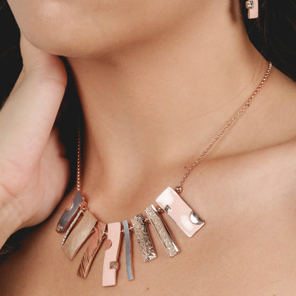 Choker cu bară emailată pictat manual