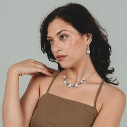 Choker cu mai multe flori