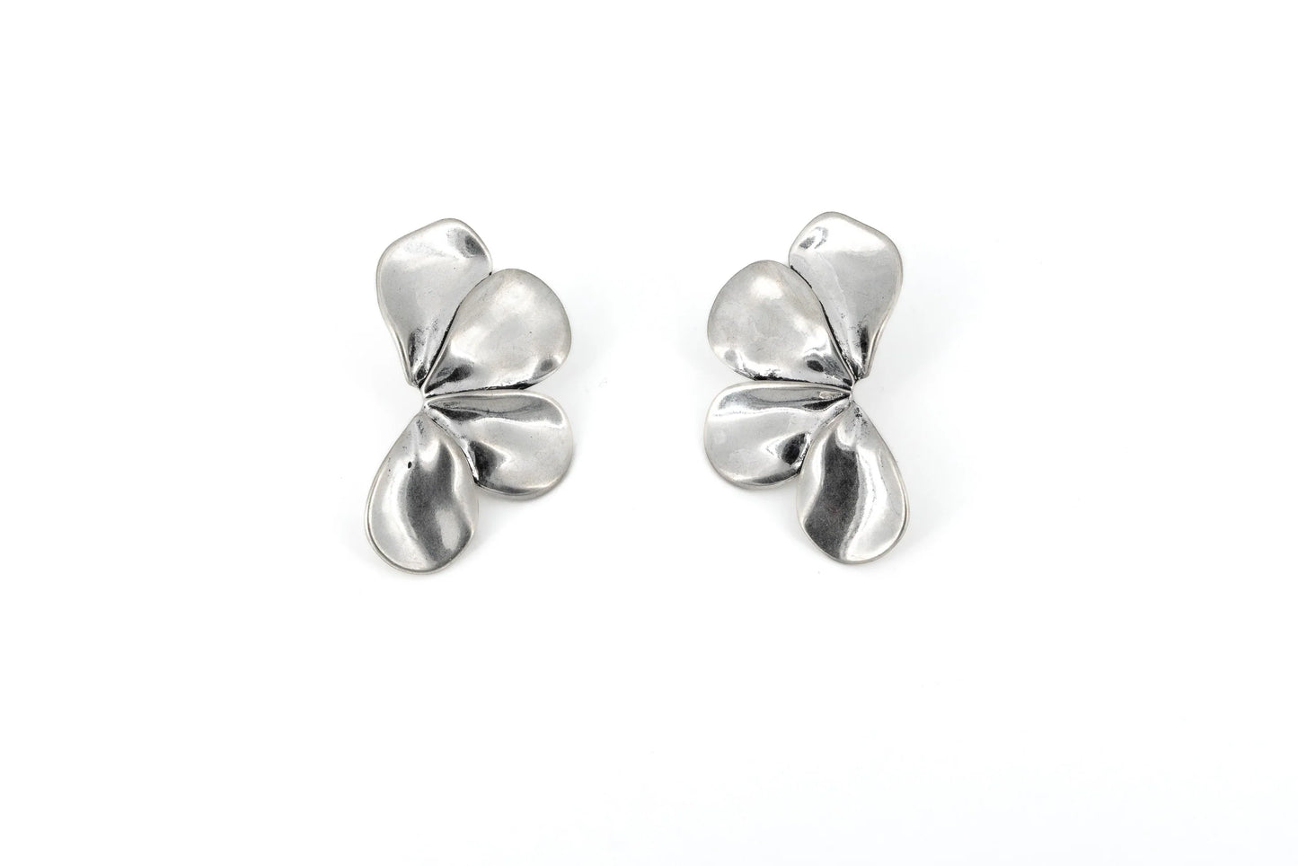 Cercei cu flori deschise