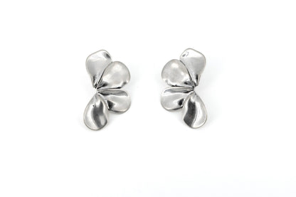 Cercei cu flori deschise