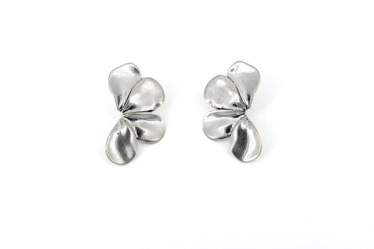 Cercei cu flori deschise