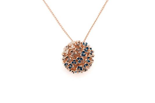 Colier lung cu bile și flori mici - KLK Romania