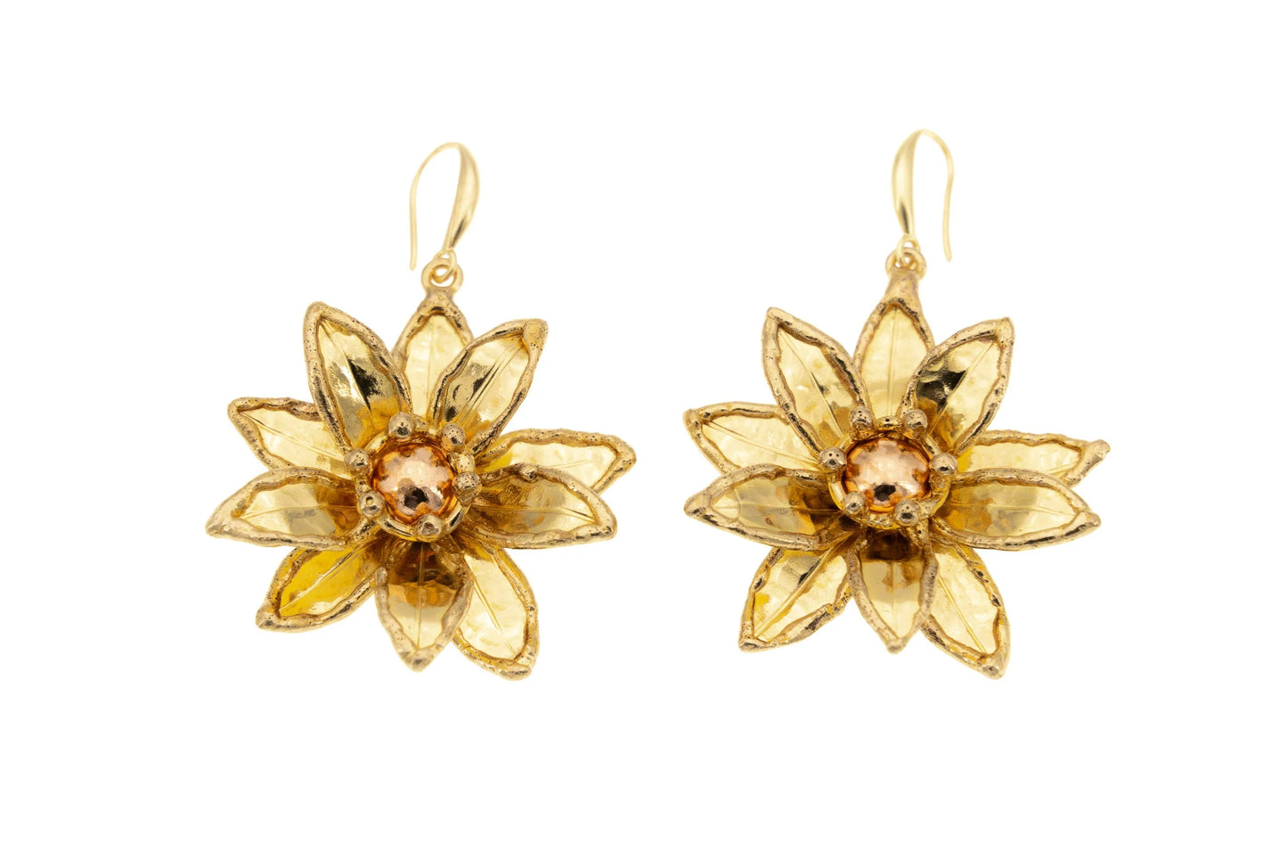 Cercei cu flori lucrați manual